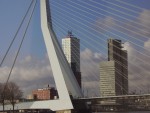 Pohled pes Erasmusbrug v Rotterdamu